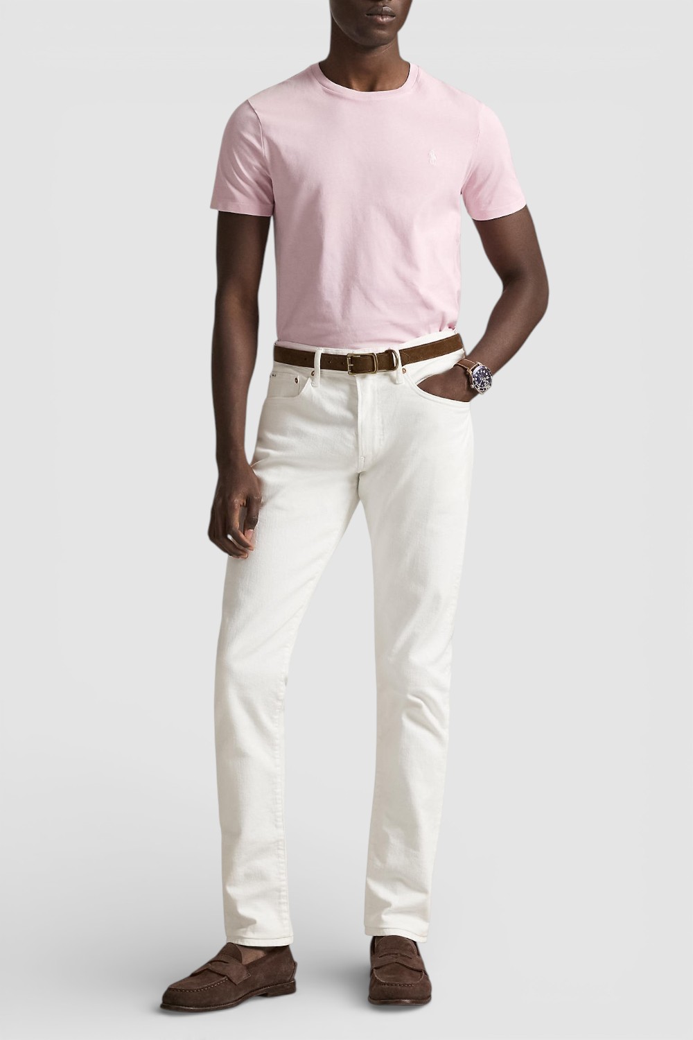 תמונת כל הלוק של חולצת טי